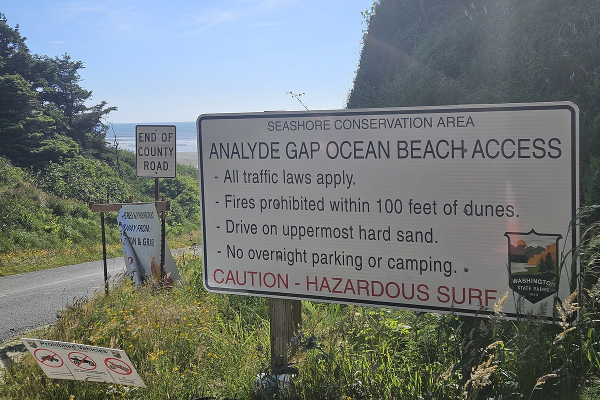 Drive-on beach access at Analyde Gap Rd, 1 minute drive