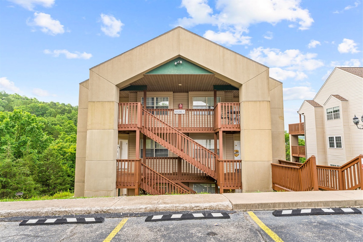 Mountain views and cozy accommodations await! Enjoy the peaceful escape.