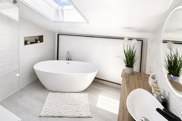 UPSTAIRS FULL BATH & SHOWER