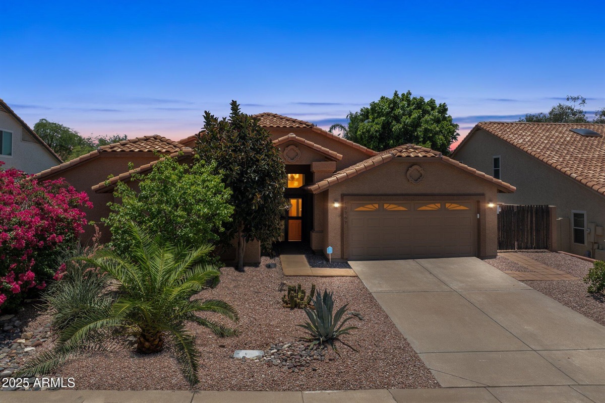 Single Level, RV Gate and Parking