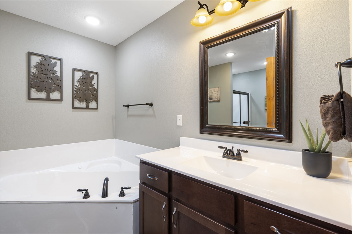 King bed #2 enuite bathroom