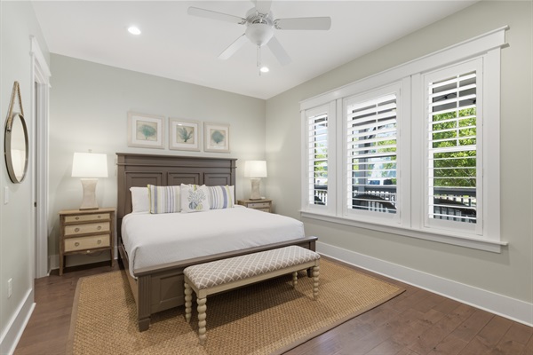 Down Master En-suite with King Bed