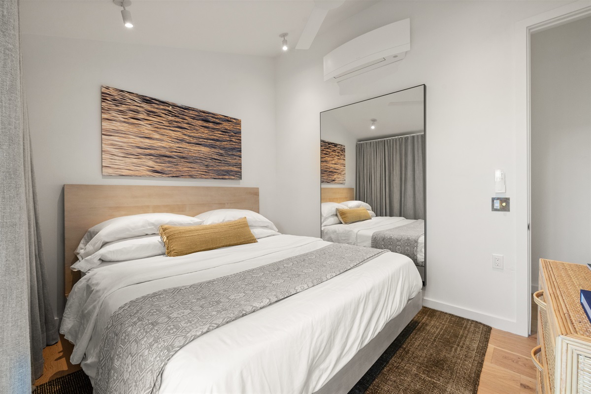 Hall Bdrm1_front - Bed2