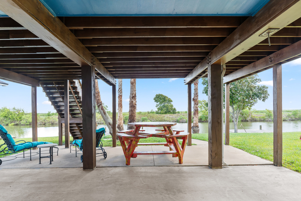 Sitting area under home