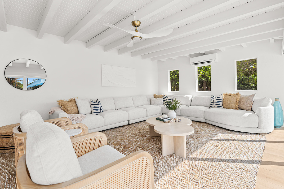 ☀️ Bright, open, and inviting&mdash;the perfect place to gather and unwind together.