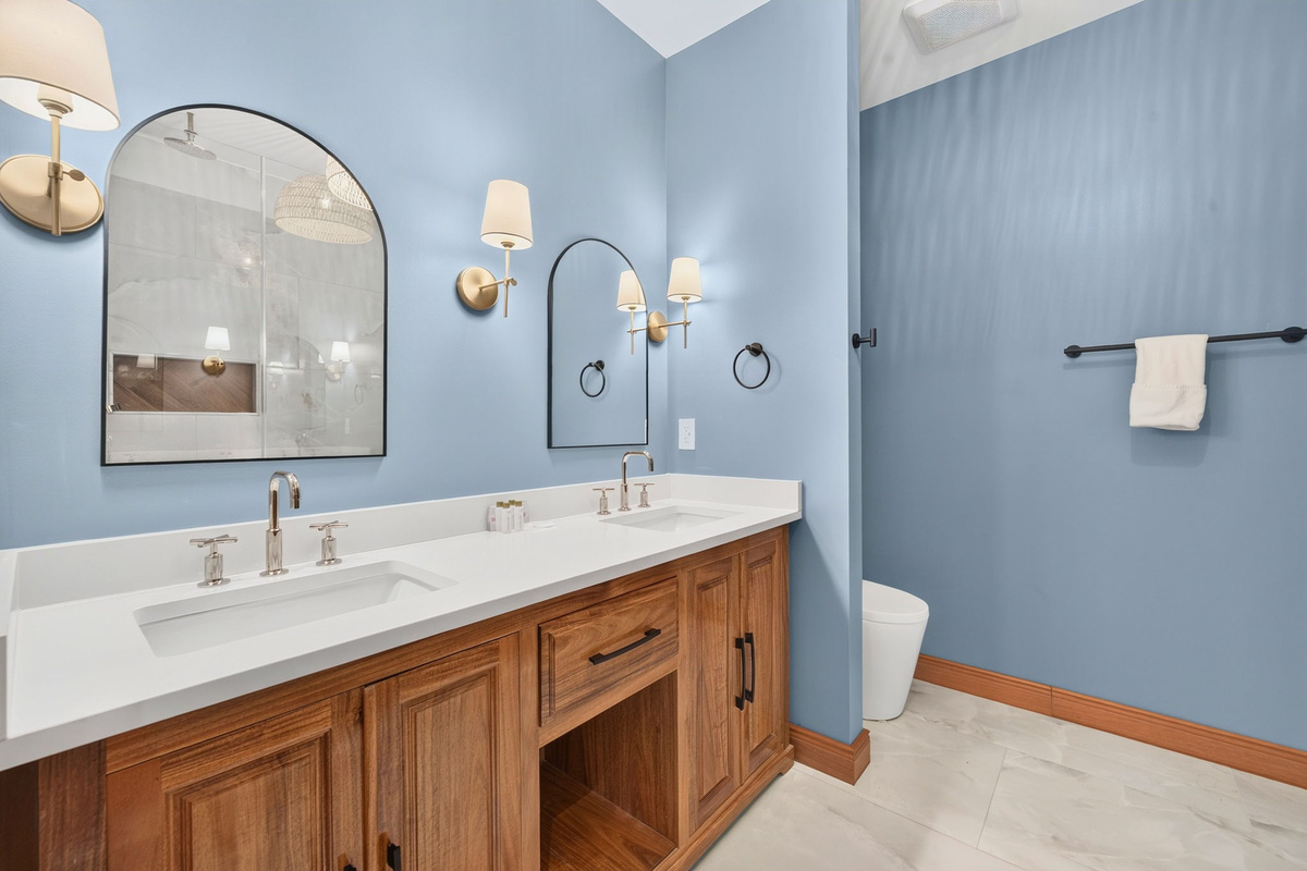 3rd Floor Bathroom 7, Ensuite | Rosewood Retreat | 2605 Palm Blvd, Isle of Palms, SC | IOP Escapes