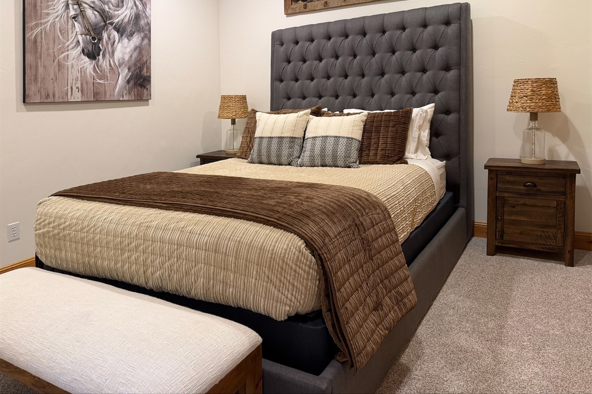 Cozy bedroom with a plush bed and stylish accents for a restful retreat.
