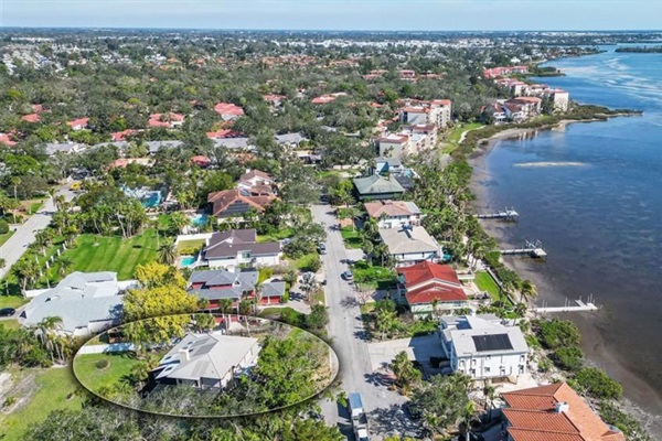 IMG Proximity. Vacation Vibes.  Minutes from IMG, but also close to Anna Maria Island, Longboat Key, and the best local spots in Bradenton.