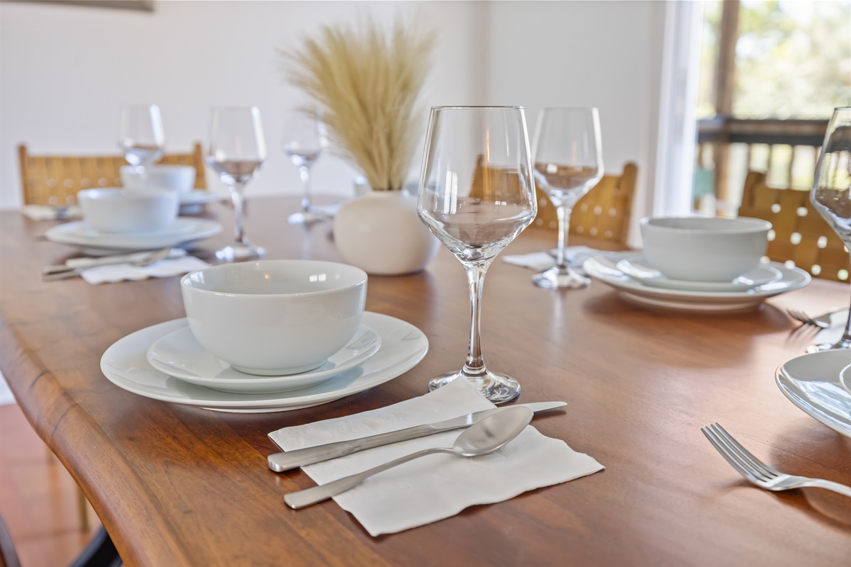 More than dining — this is where memories gather.
A thoughtfully designed space with warm wood tones, natural light, and seating for shared meals, morning coffee, and unhurried conversation. Refined, comfortable, and distinctly beyond the typical hotel exp