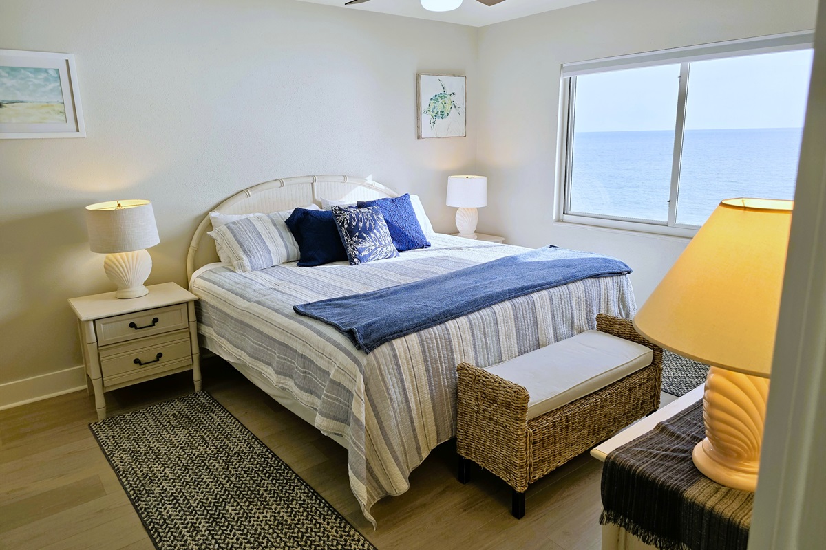 Master bedroom king with Gulf view!