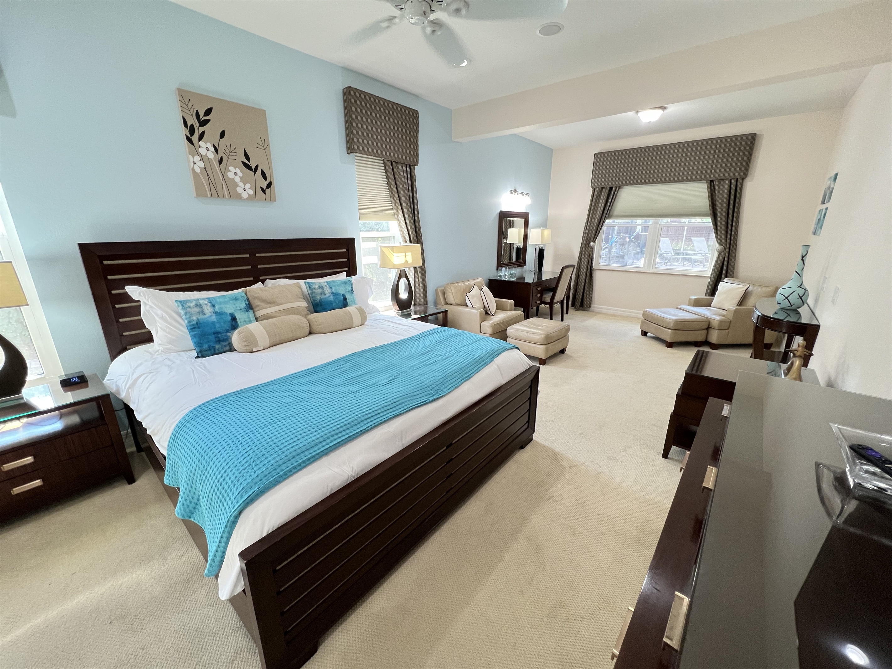 Grand Master King Suite with Lounge Area