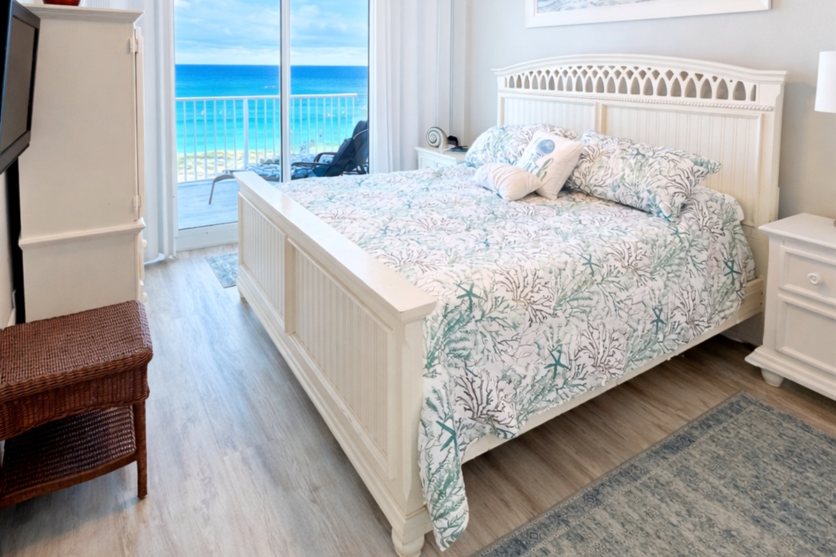 Bedroom with a king bed, wall mounted TV Ceiling fan, direct balcony access, en-suite bathroom, a double vanity sink, dressing area, a spacious walk-in closet, jacuzzi tub and separate shower