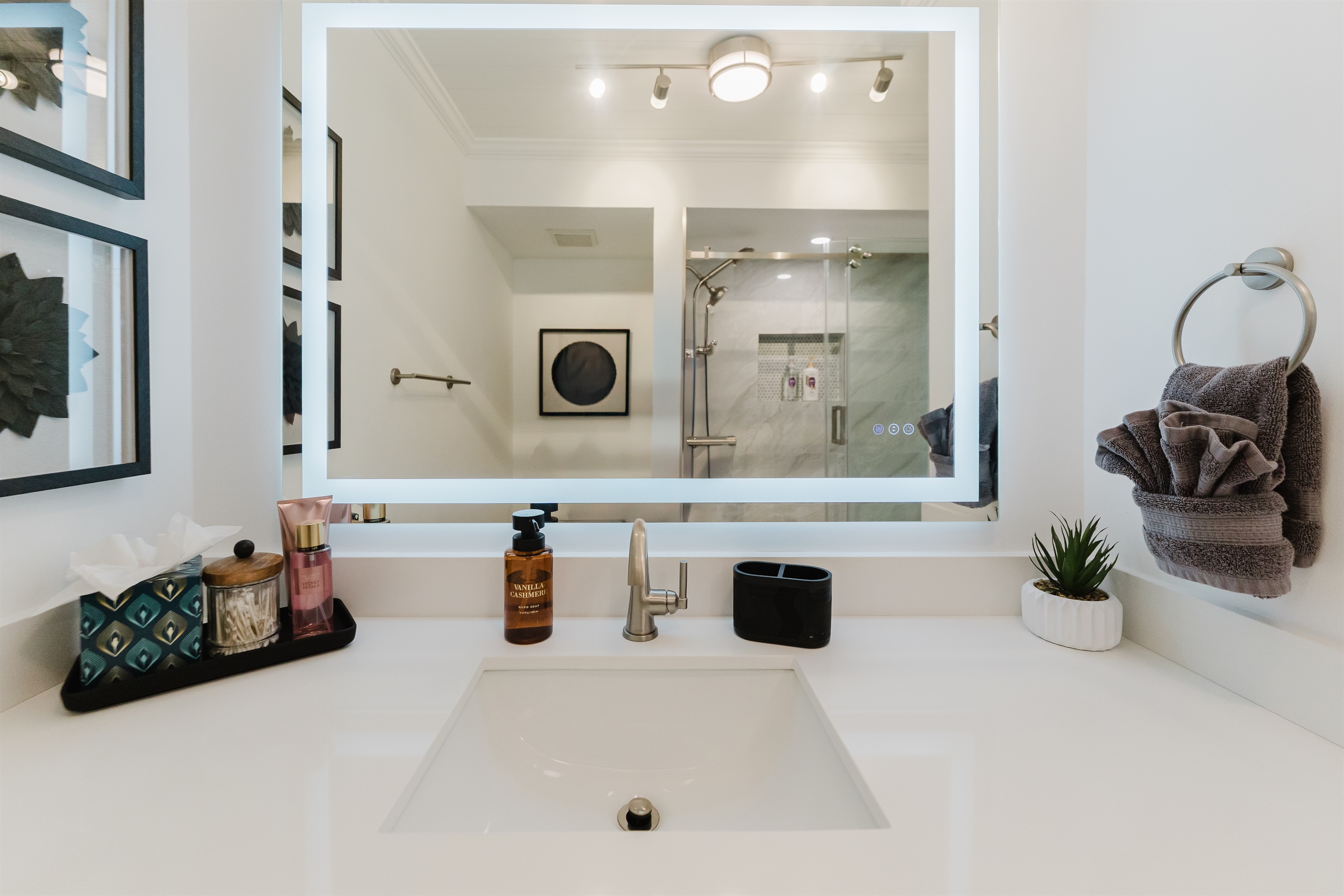 Clean, modern bathroom with fresh towels and essential amenities. Updated bathroom designed for comfort and convenience with a combination bath/shower. 