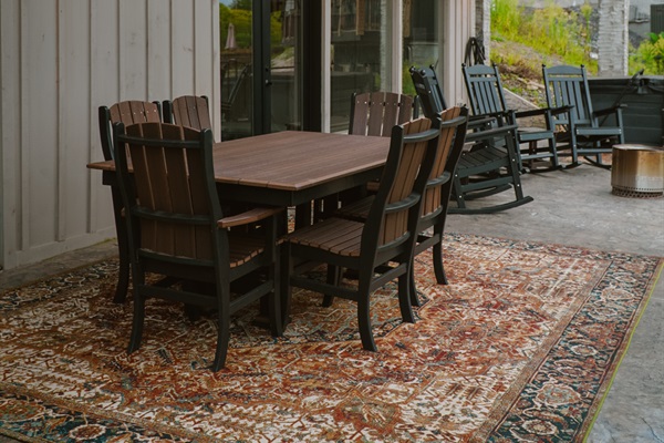 Outdoor dining on patio