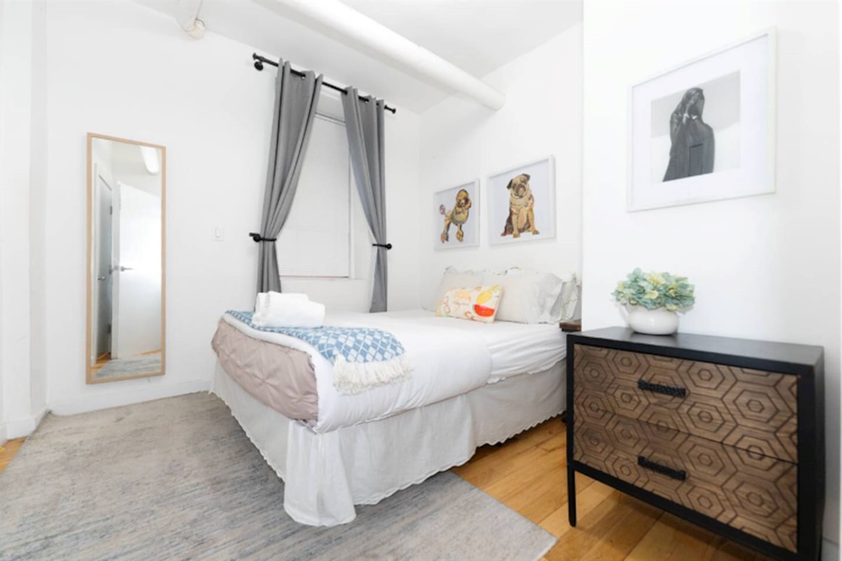BR 1 - Queen Bed