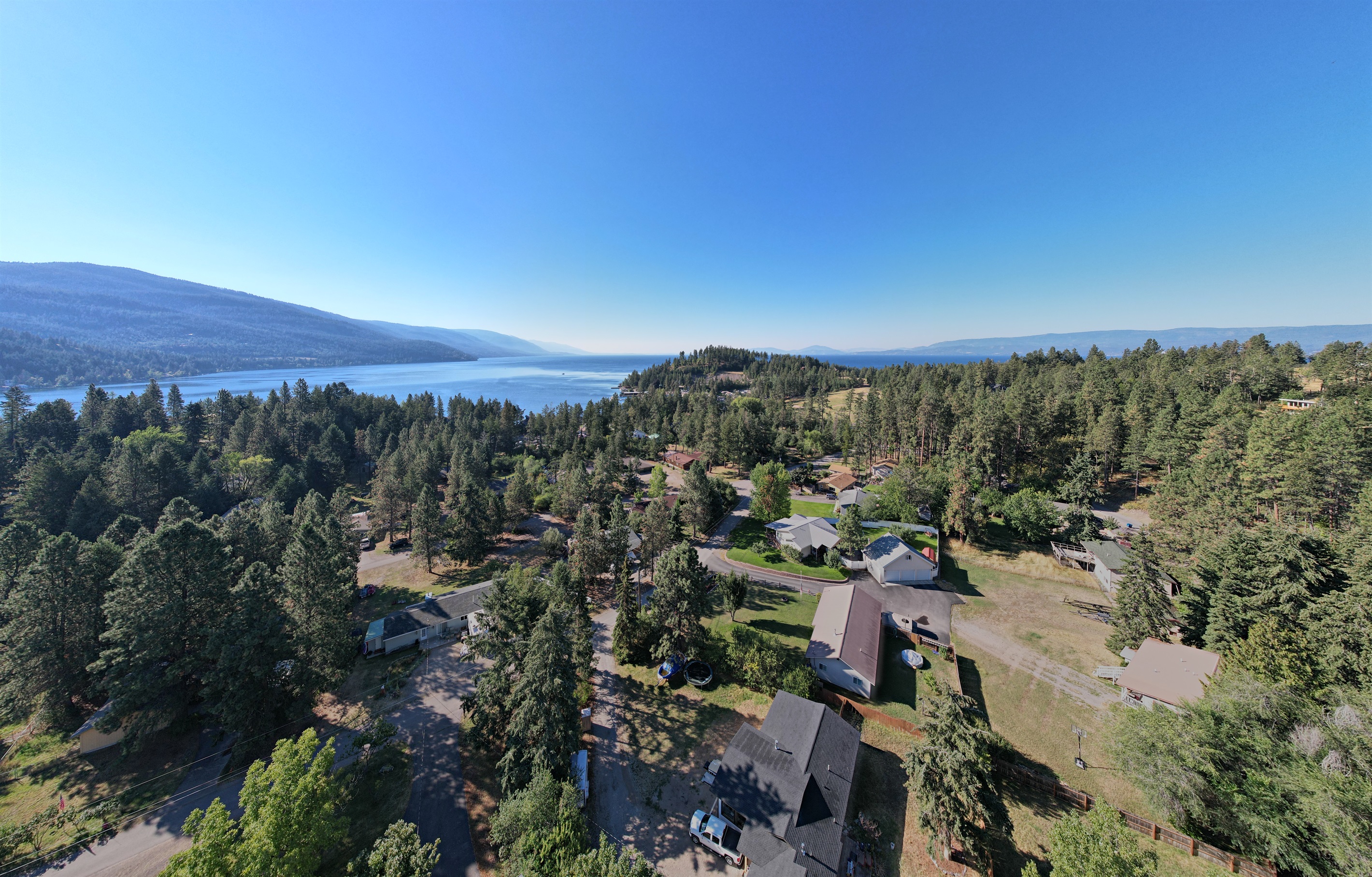 This property is just minutes from Flathead Lake!