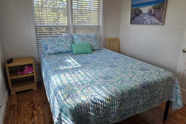 Bedroom 1 - Queen Bed