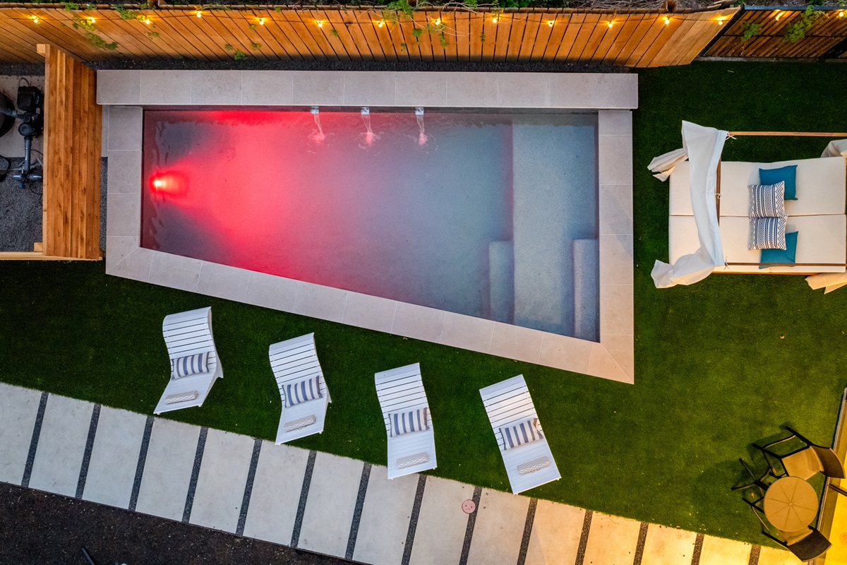 Gorgeous luxury in-ground pool