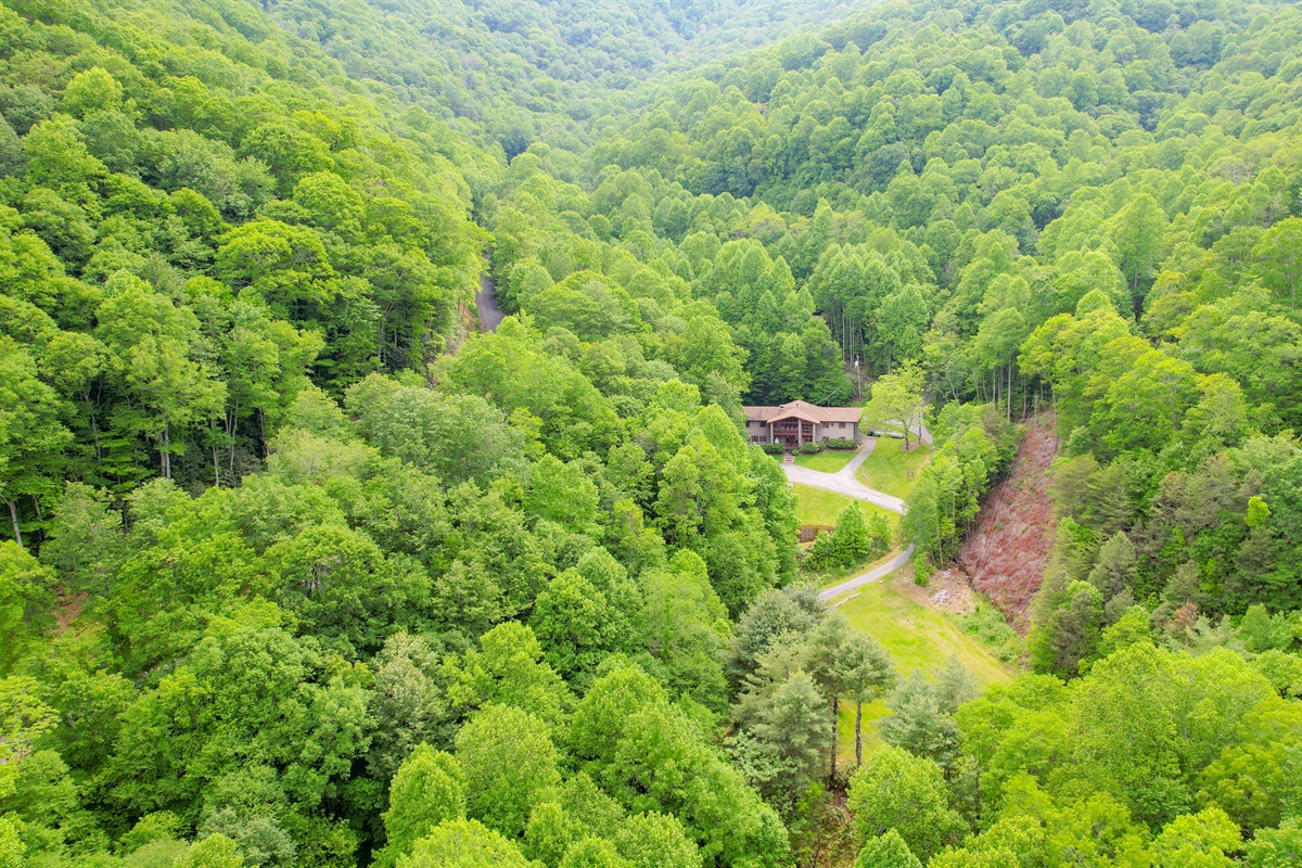 complete privacy at our large family mountain retreat!