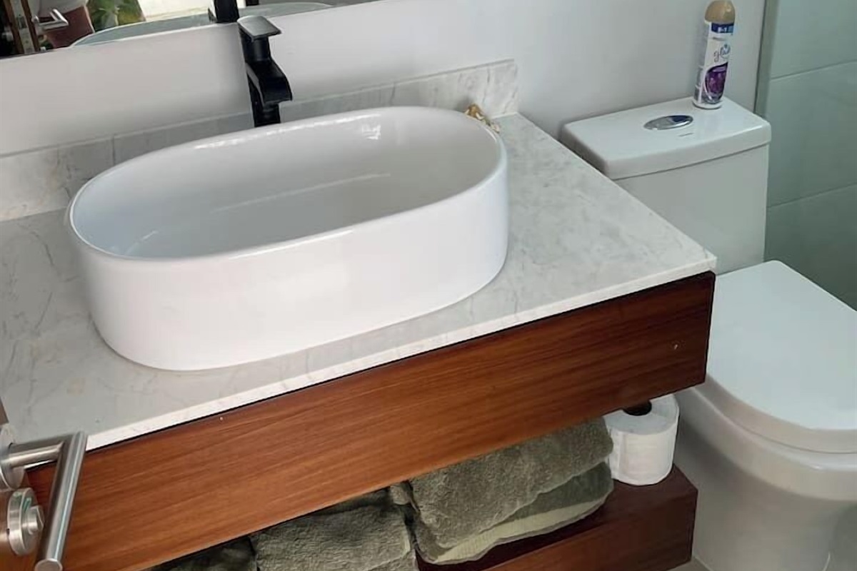 Small Bathroom with full shower 320