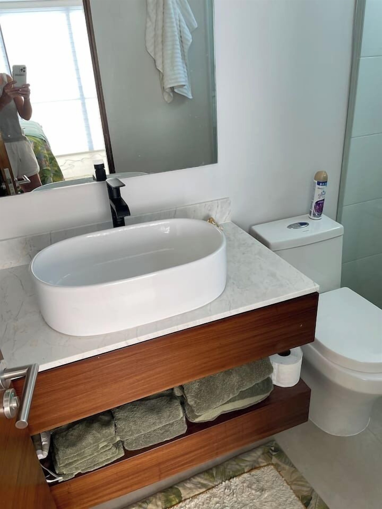 Small Bathroom with full shower 320