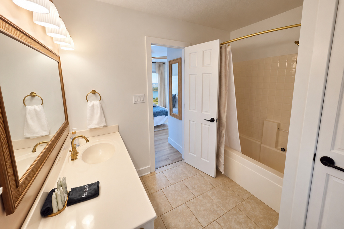 Ensuite to the Key West room