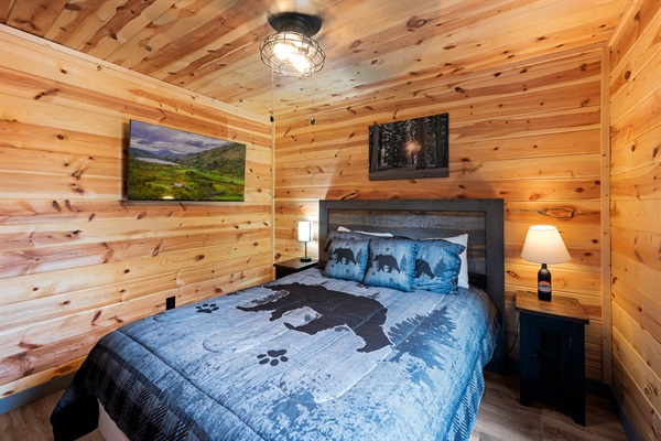 Bedroom 2 - Queen Bed
