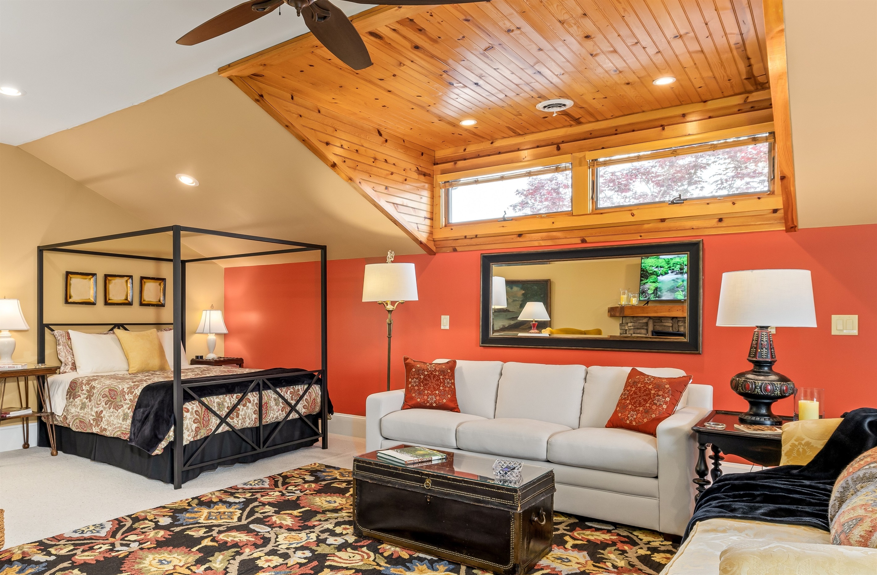 3 min - Barter Theatre, Creeper Trailhead, Farmer's Market, and historic sites. The Nest Abingdon is the Best Airbnb in Abingdon, VA.
