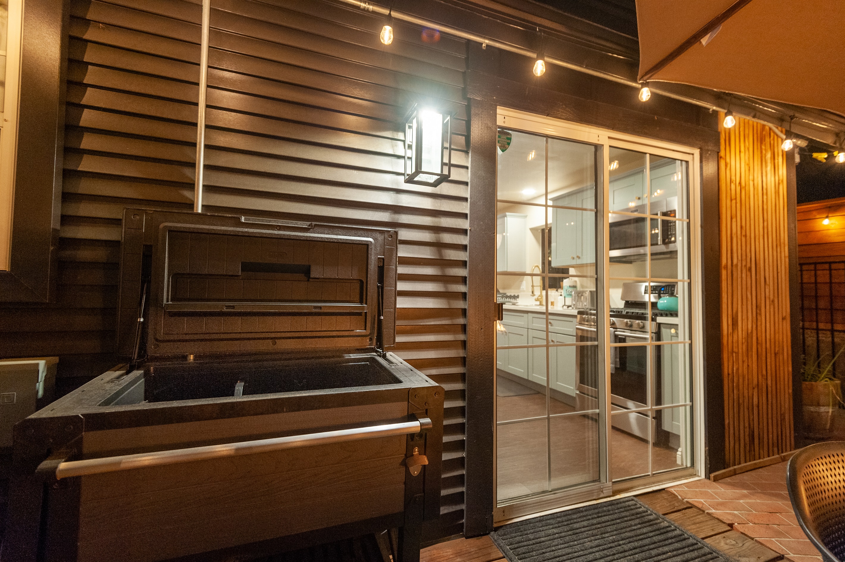 90 Quart Cooler/Beverage Cart