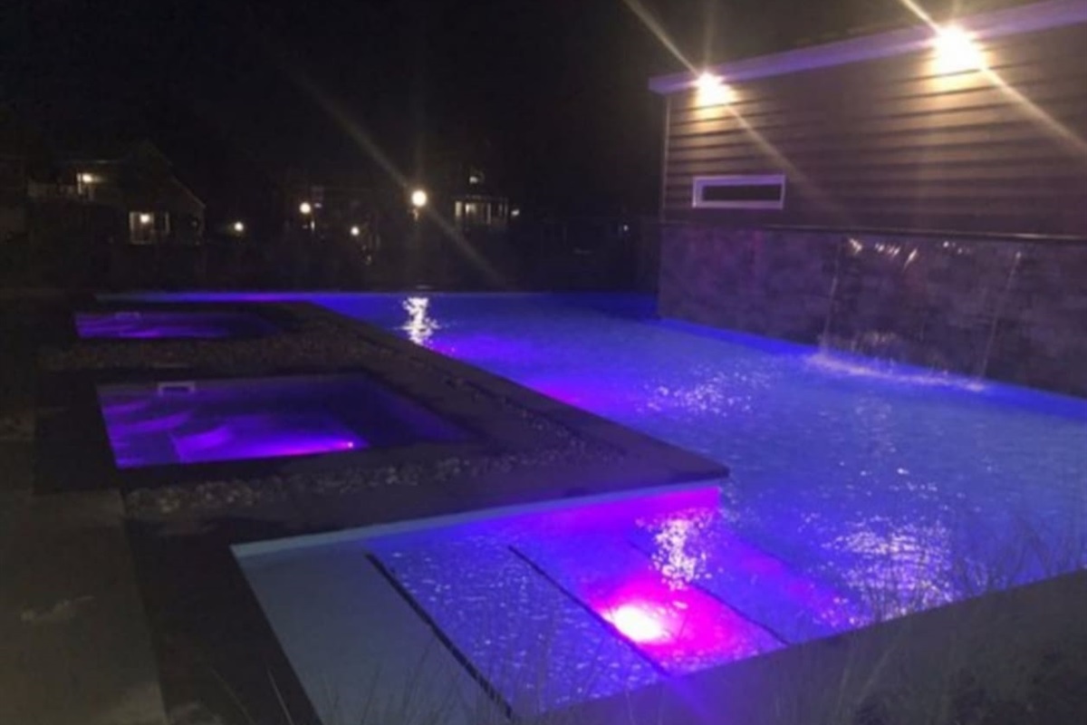 Gratuit sur le site même :
Piscine et spa chauffée à l'année, espace détente et sauna.
En période estivale, parc aquatique avec glissades!