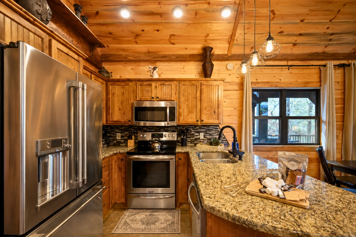 Plenty of counter space and warm cabin details make cooking meals here both easy and enjoyable for groups.