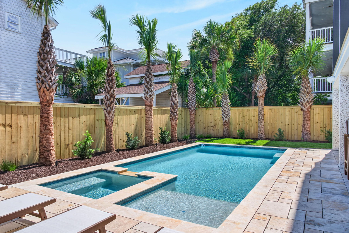 Private Pool | Tahanan Palms | 3 38th Ave | IOP Escapes
