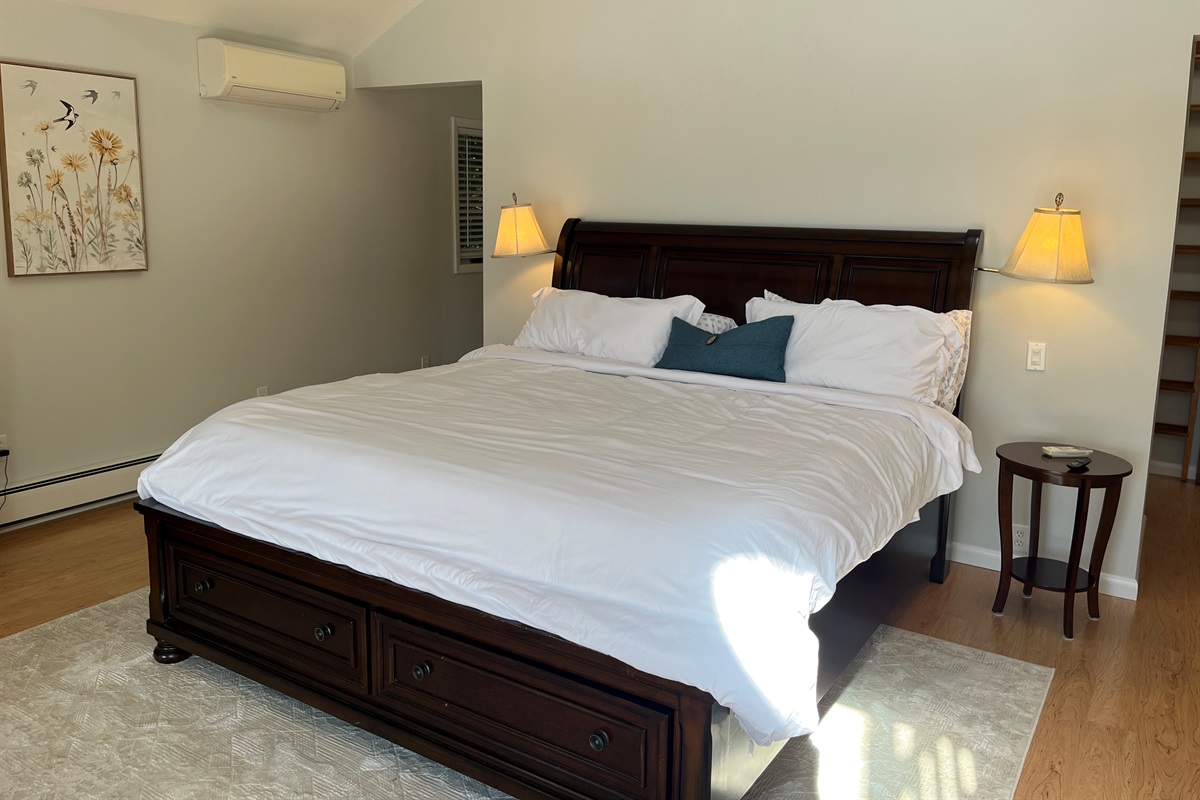 West wing - 2nd floor King bedroom