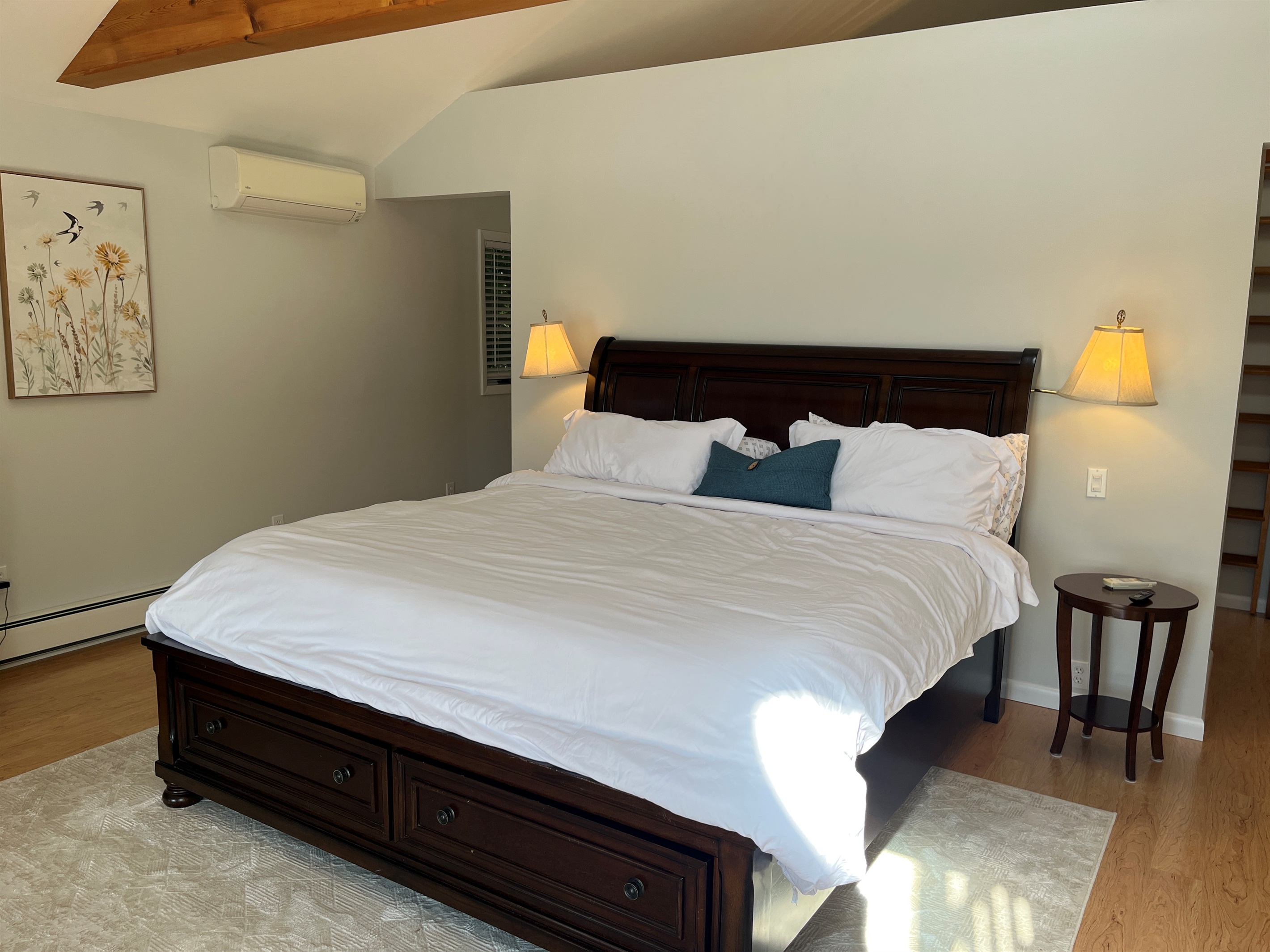 West wing - 2nd floor King bedroom