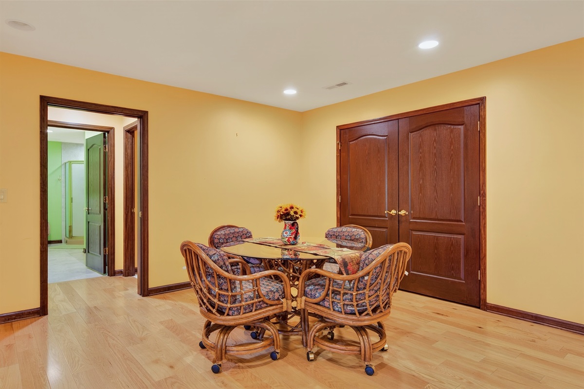 Lower level seating for 4