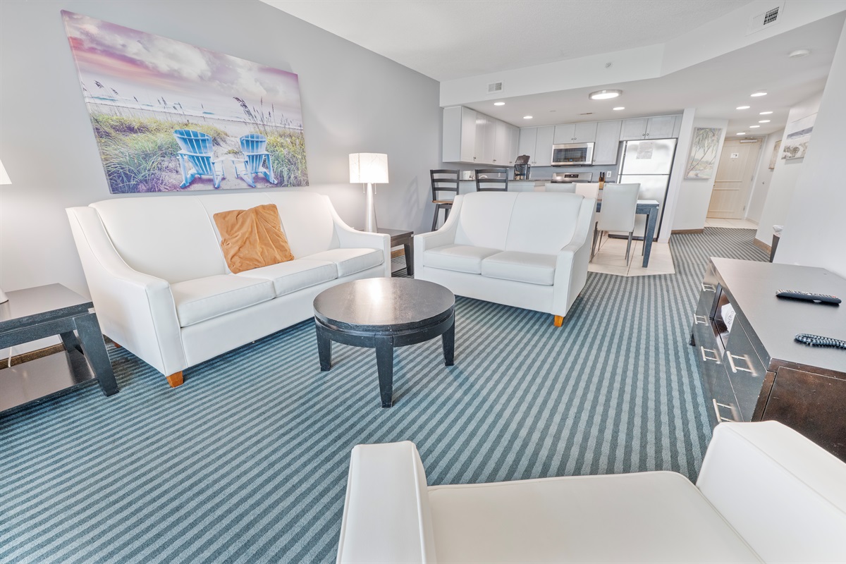 Living Room with Stunning Views🌊☀️