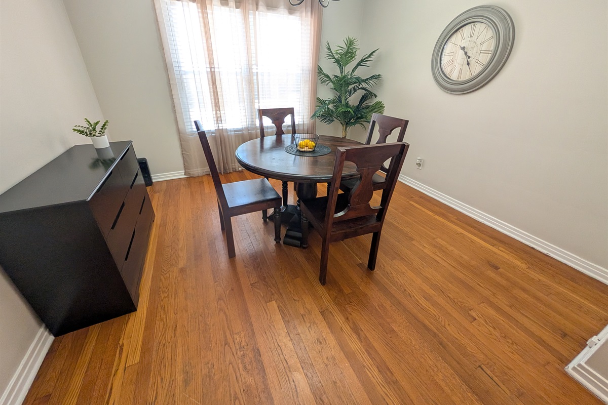 Dining area seats 4