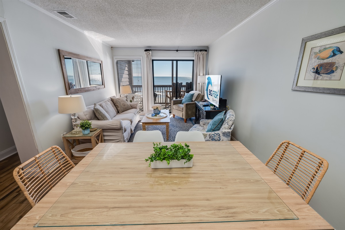 Living Room with Stunning Views🌊☀️