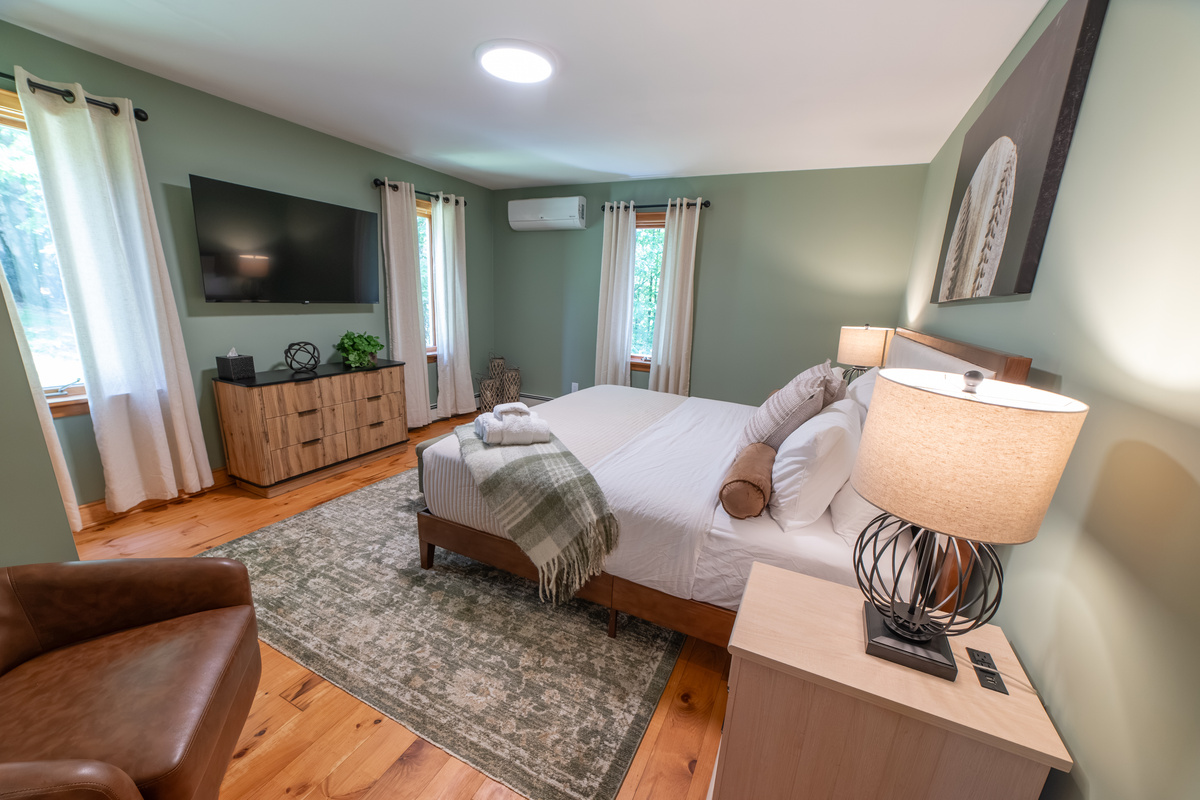 Main House: Main Floor Bedroom