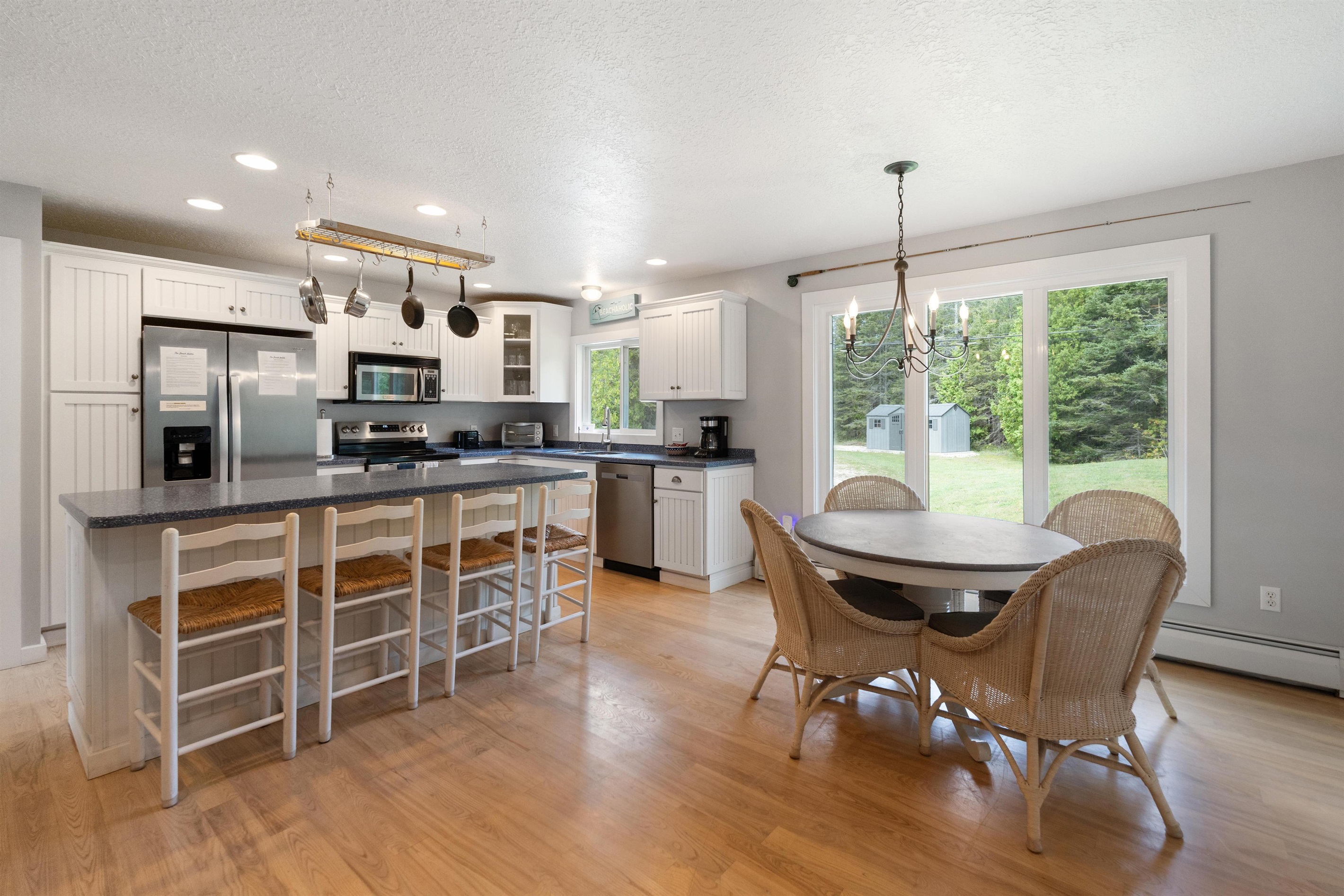Large and open eat in kitchen with dining table