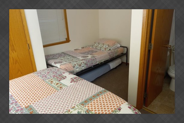 2 Twin beds upstairs