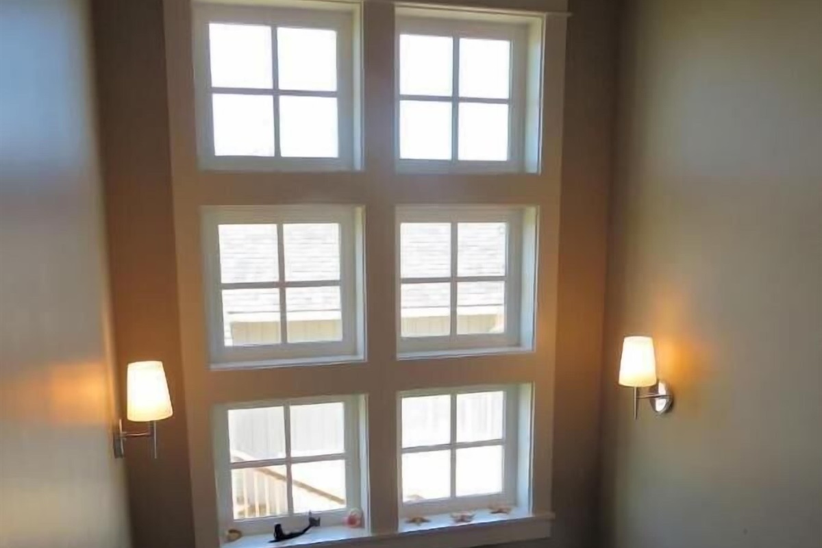 stairs to primary suite