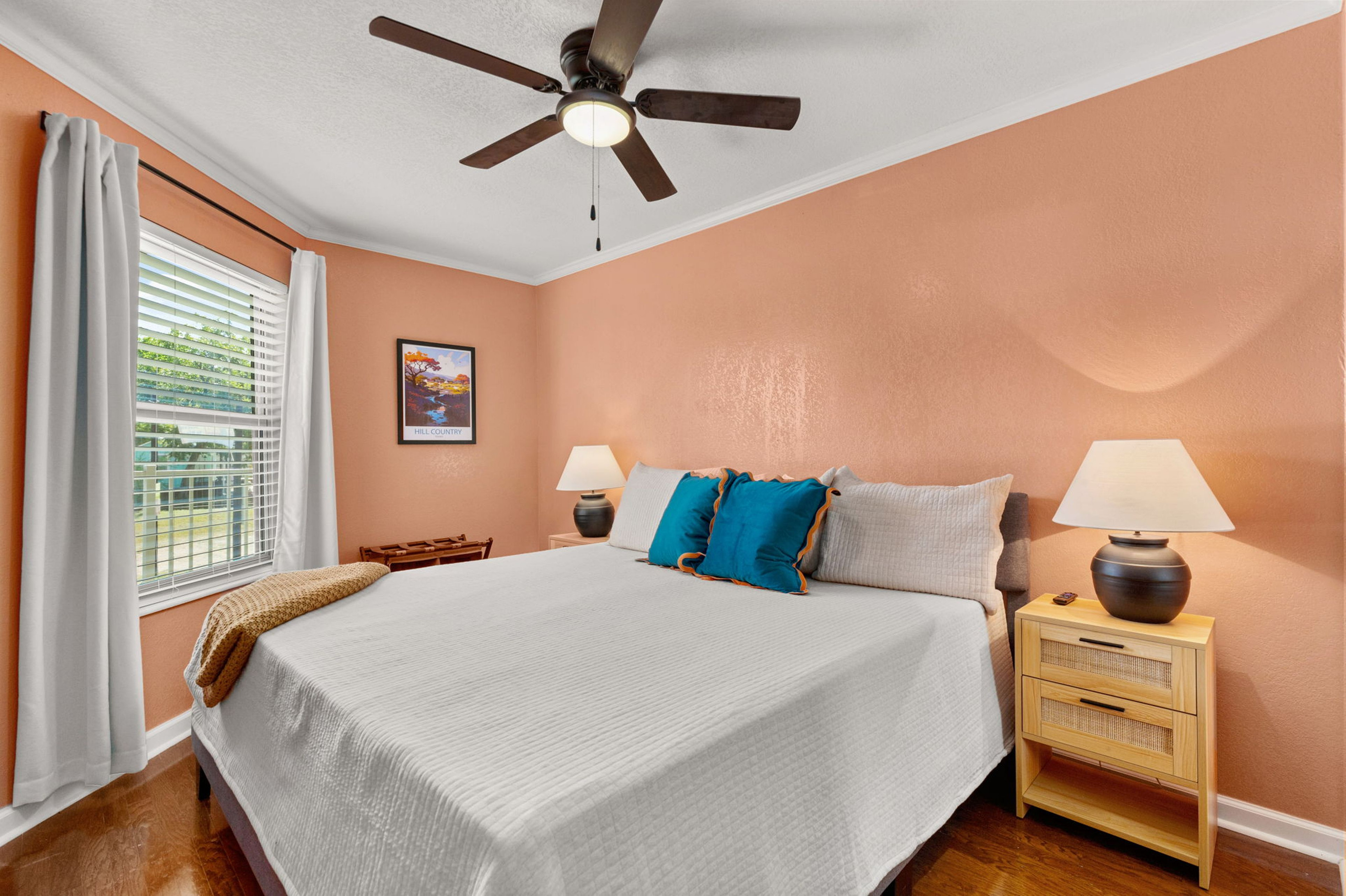 Secondary bedroom.