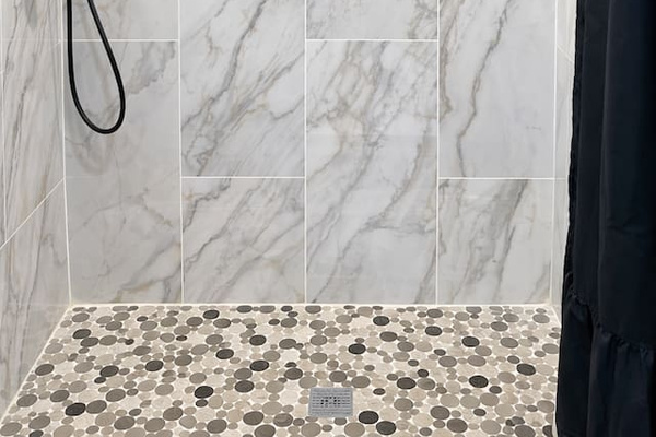 Pristine shower, super clean & fresh!