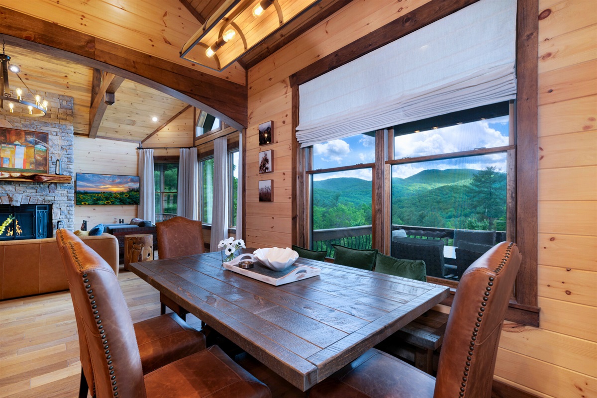 A spacious dining room where you can savor meals with loved ones while enjoying the beautiful surroundings.