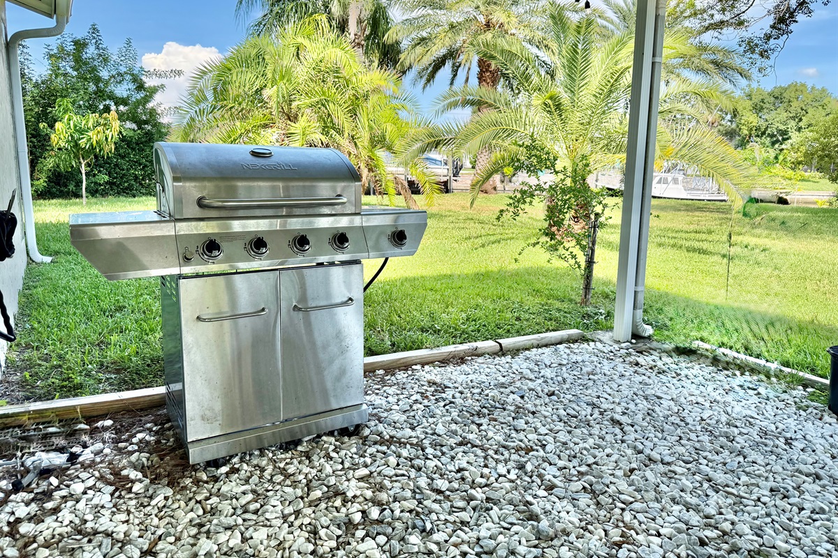 Fire up the grill, dine at the outdoor table, or kick back with a drink in the lounge area—this patio has all the essentials for laid-back Florida living.