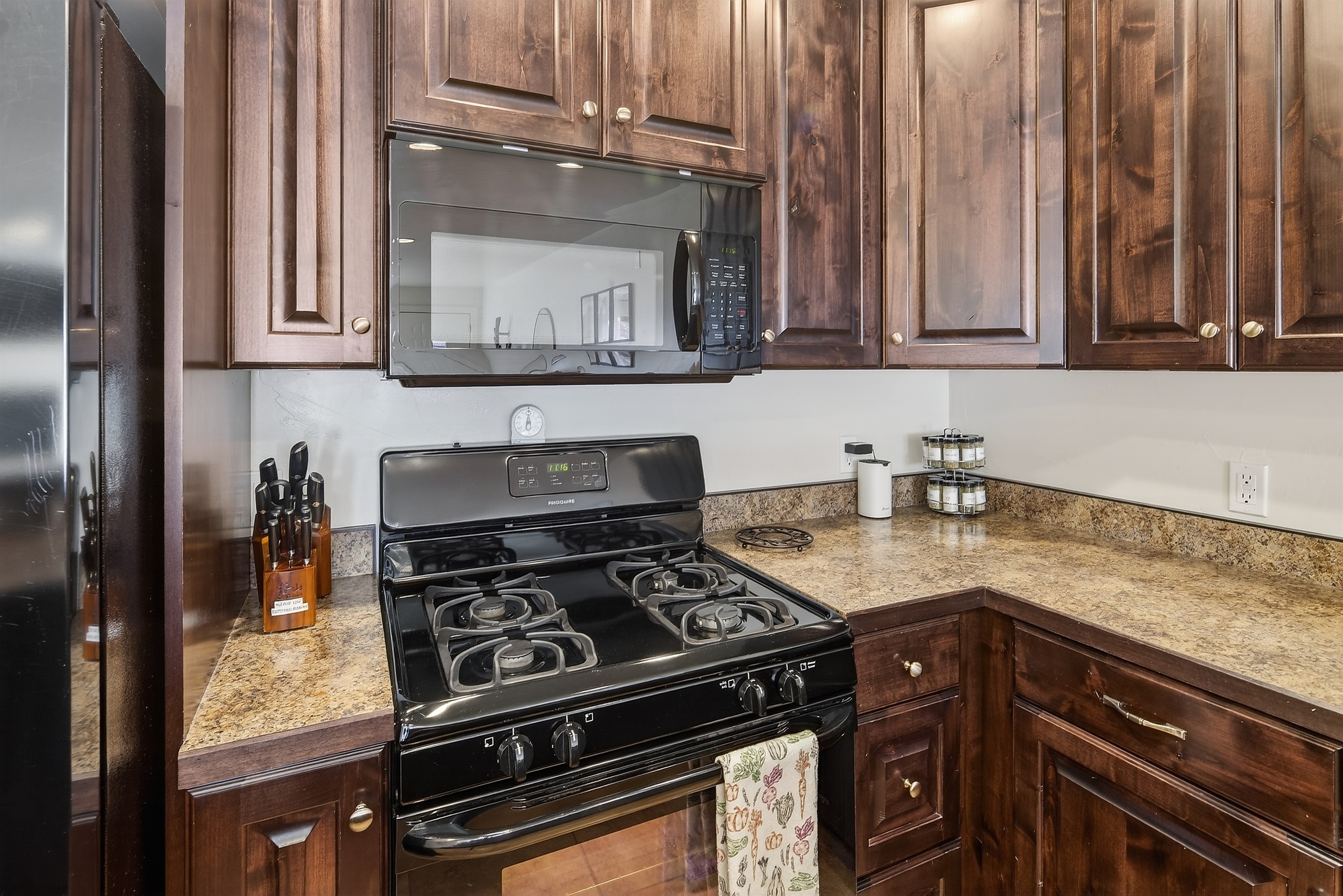 Fully Equipped Kitchen - Gas Stove