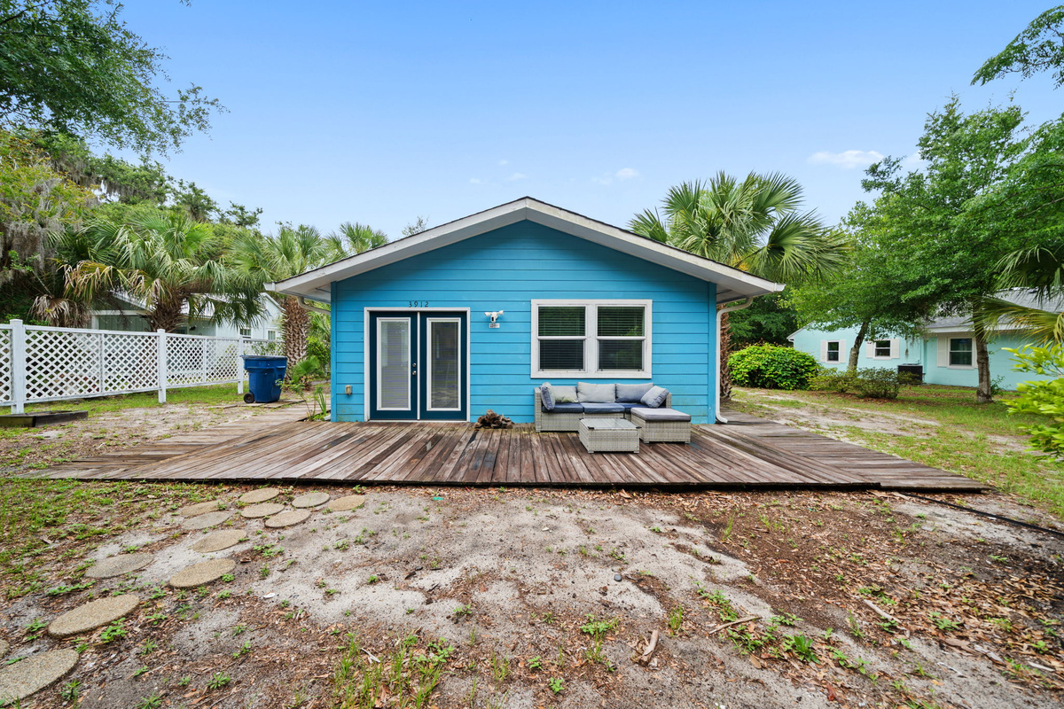 Private backyard and deck for enjoying the Florida sunshine
