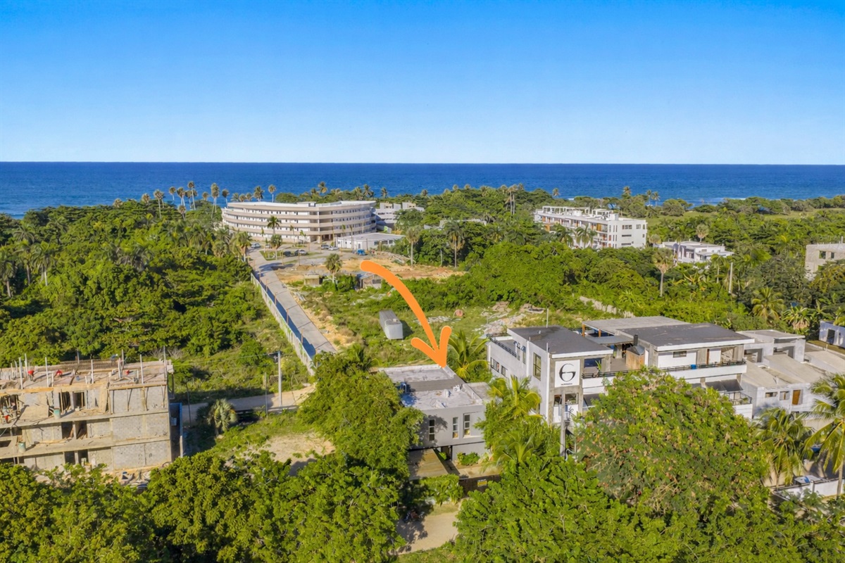 Set in a quiet residential area, just minutes from Kite Beach, restaurants, and shops. Surrounded by greenery and away from noise, yet perfectly located for beach days, dining, and exploring C