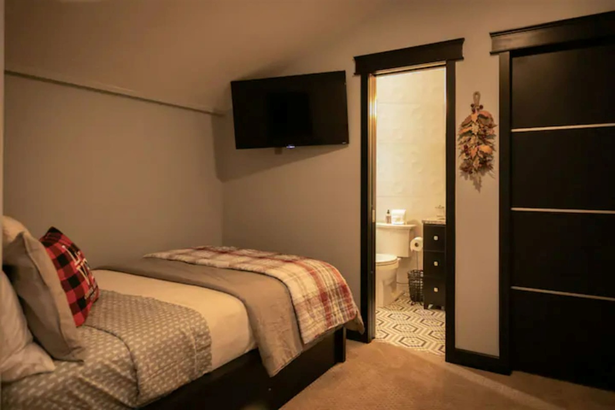 Second bedroom - Full bed